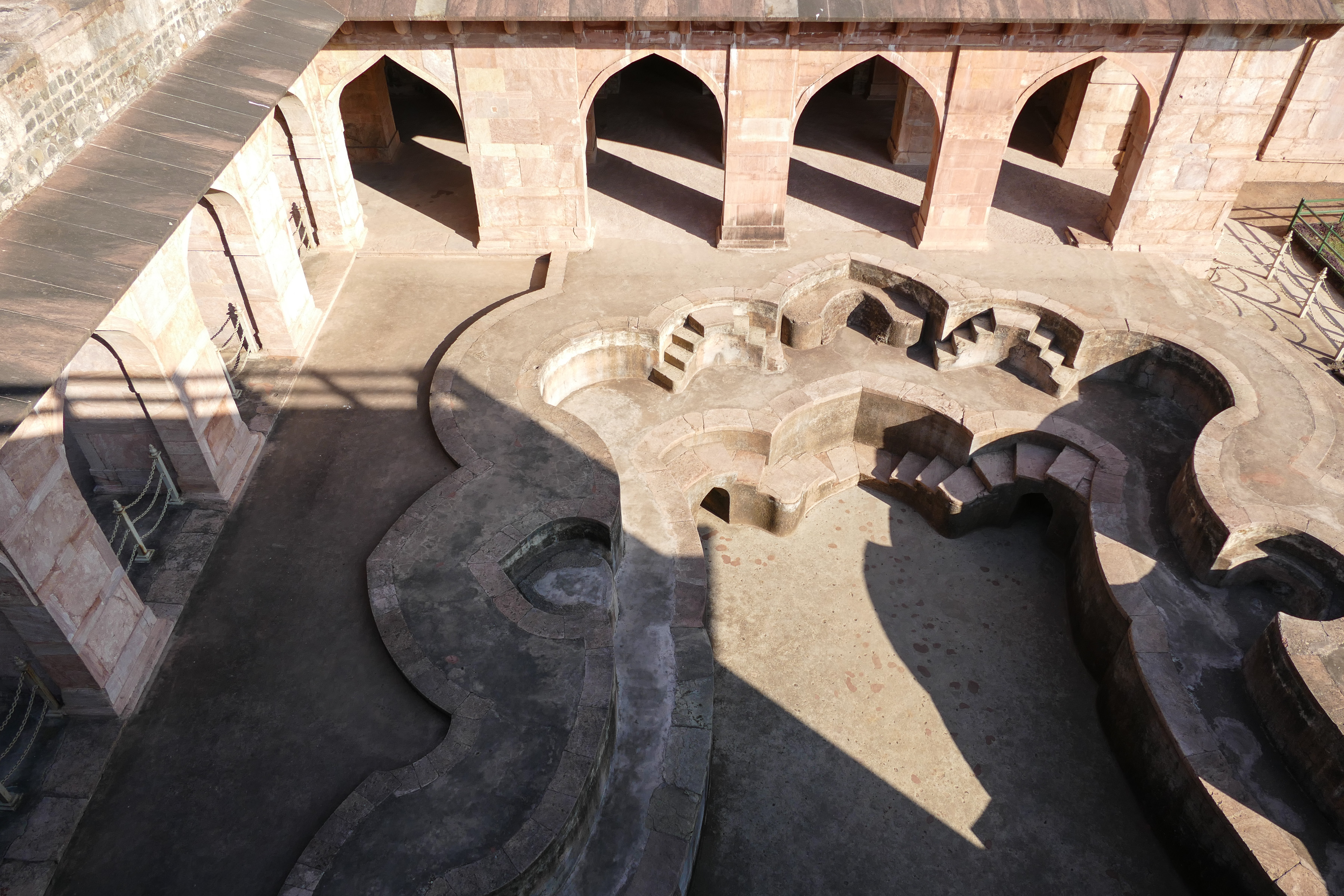 Innenbecken des Schiffspalast